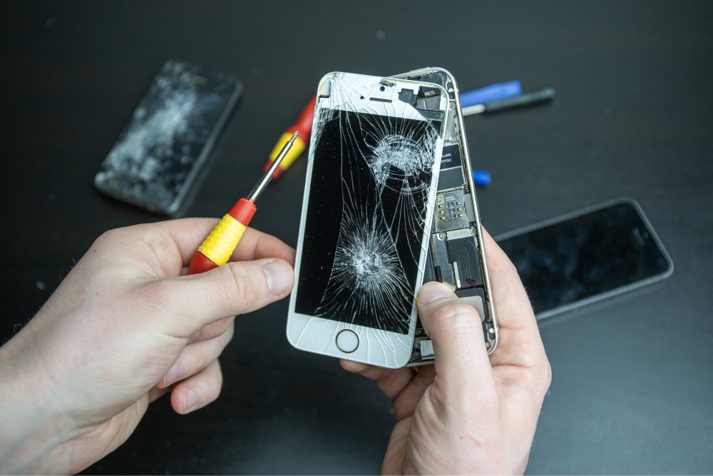 Vale a pena consertar um iPhone antigo